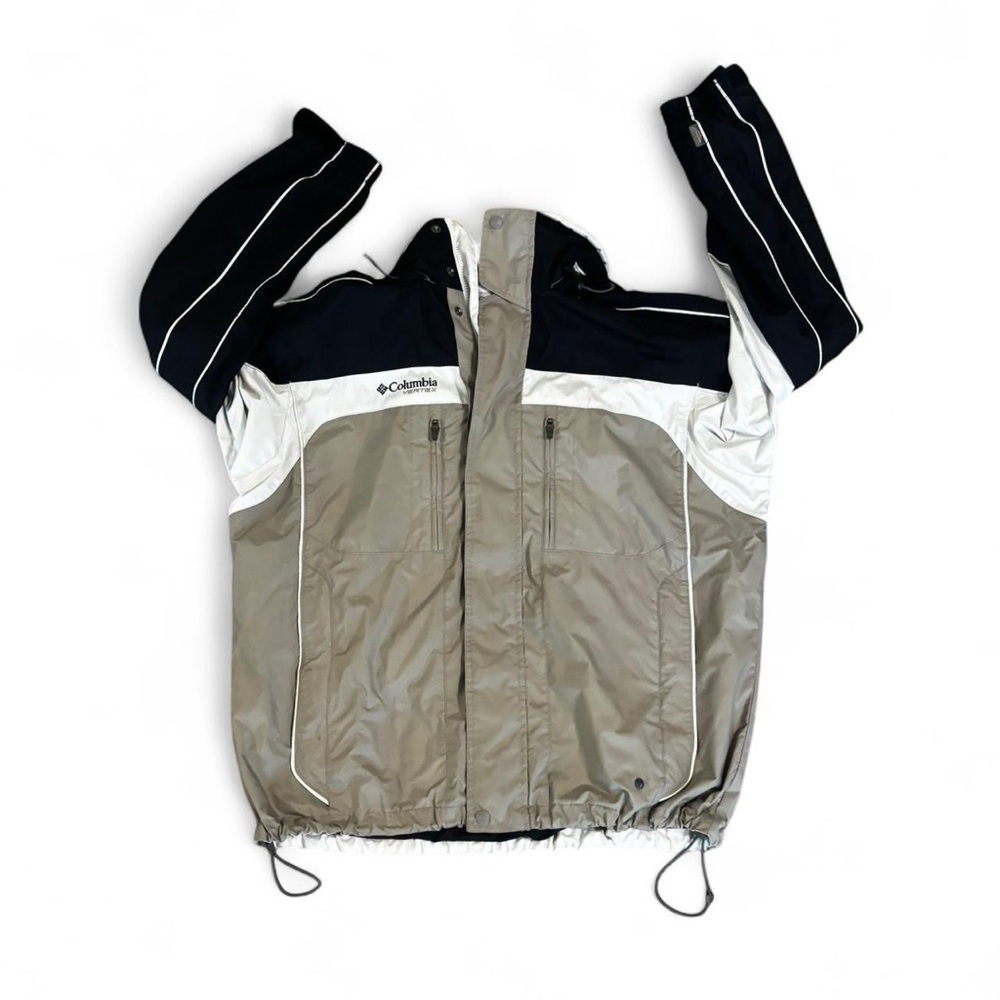 Columbia Sportswear Omni-Shade jacket in khaki and black, so many sick details